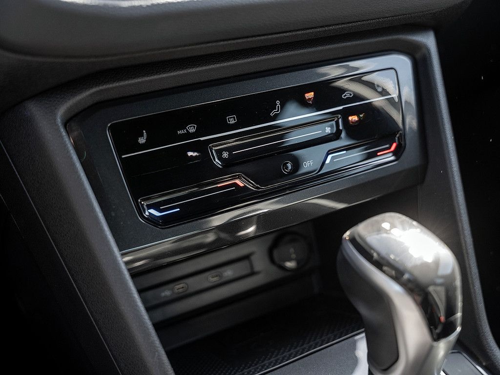 Volkswagen Tiguan 1.5 TSI R-Line AHK NAVI MATRIX SHZ KLIMA foto 8