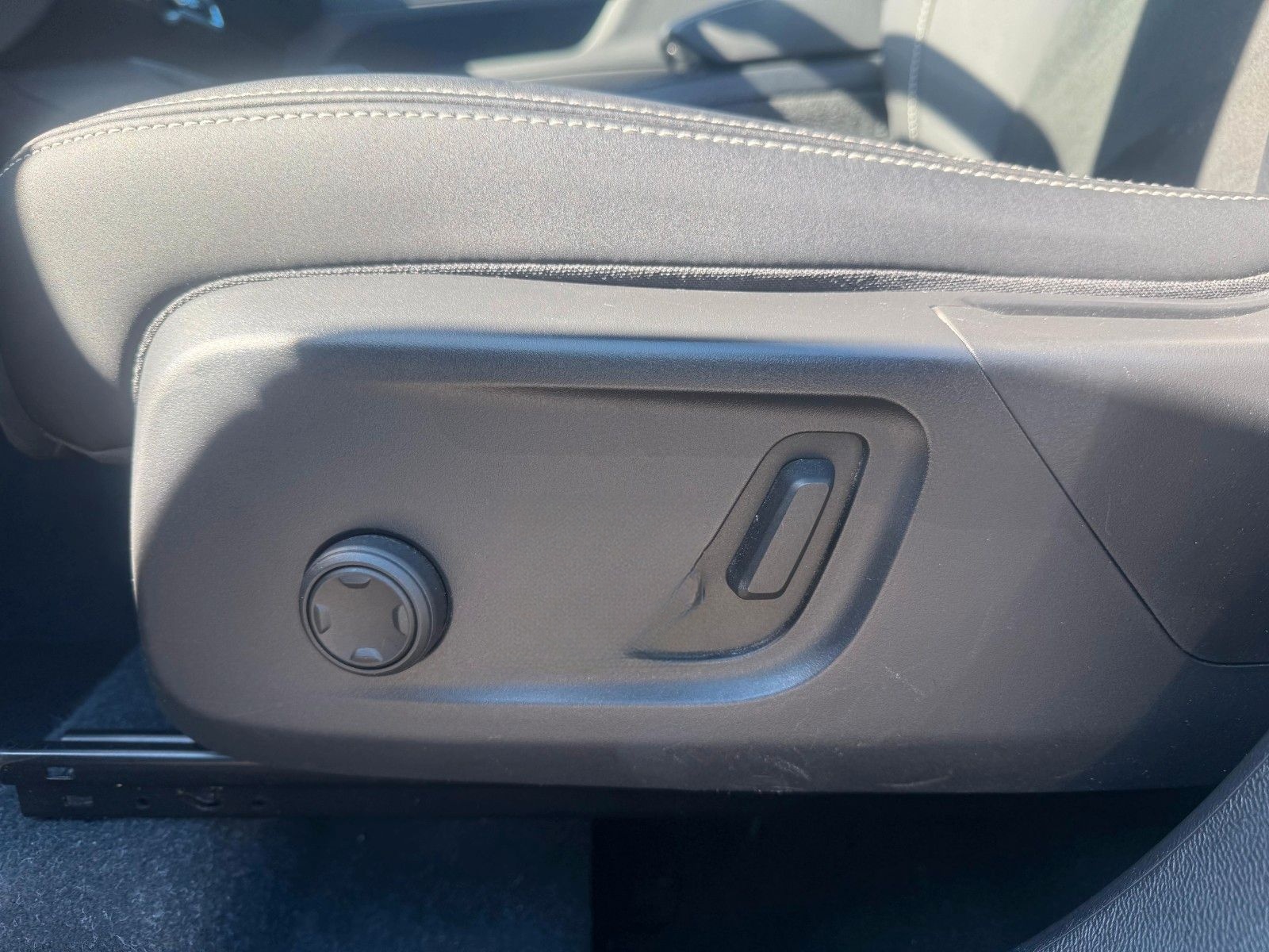 Volvo XC40 B4 Plus Dark AUTOMATIK*LEDER* foto 13