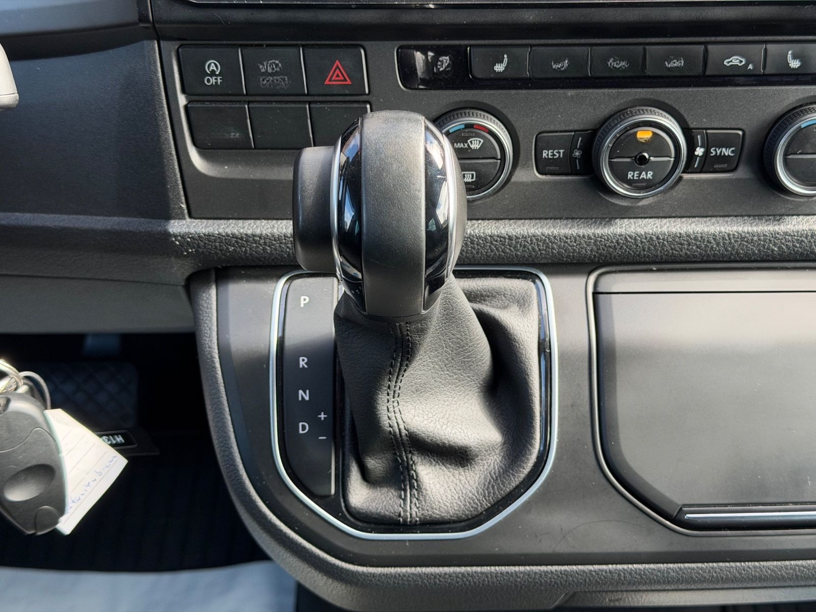 Volkswagen T6 2.0 TDI DSG Multivan BULLI/1HAND/STDHZG/AHK foto 15