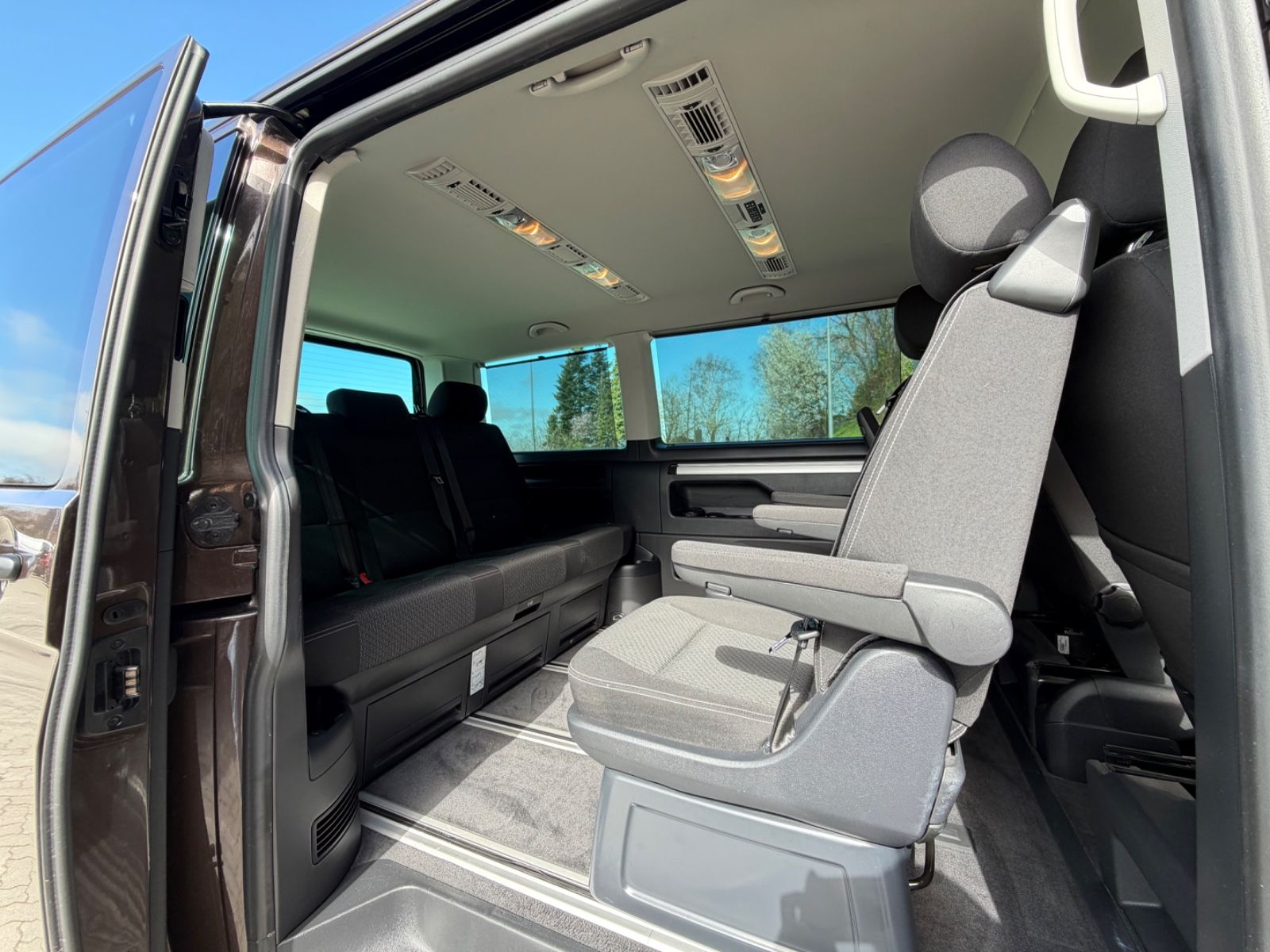 Volkswagen T6 2.0 TDI DSG Multivan BULLI/1HAND/STDHZG/AHK foto 25