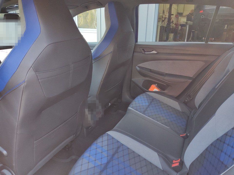 Volkswagen Golf VIII 2.0 TSI R 4Motion OPF R 4Motion foto 8