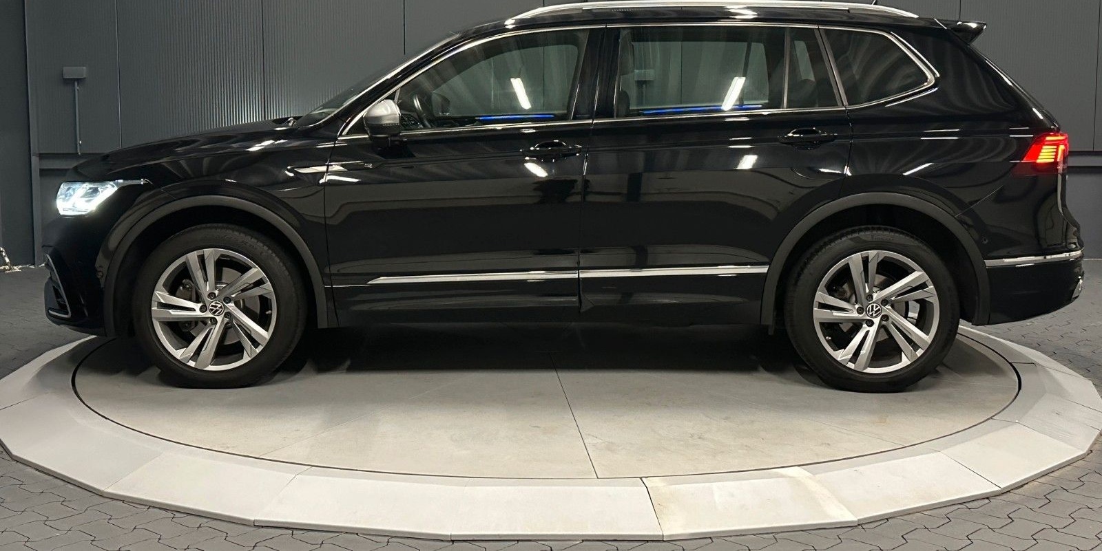 Volkswagen Tiguan Allspace R-Line 4Motion*HUD*HIFI*DCC*KAME foto 2