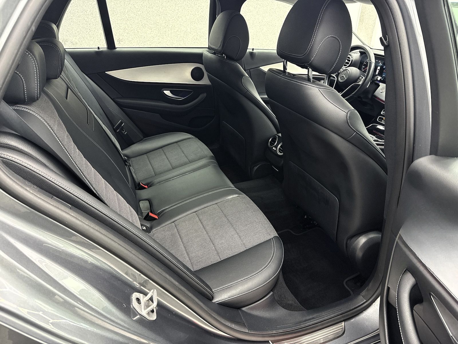 Mercedes-Benz E 300 de T Elegance DTR 2xSpur RCam elHeckk Ambi foto 16