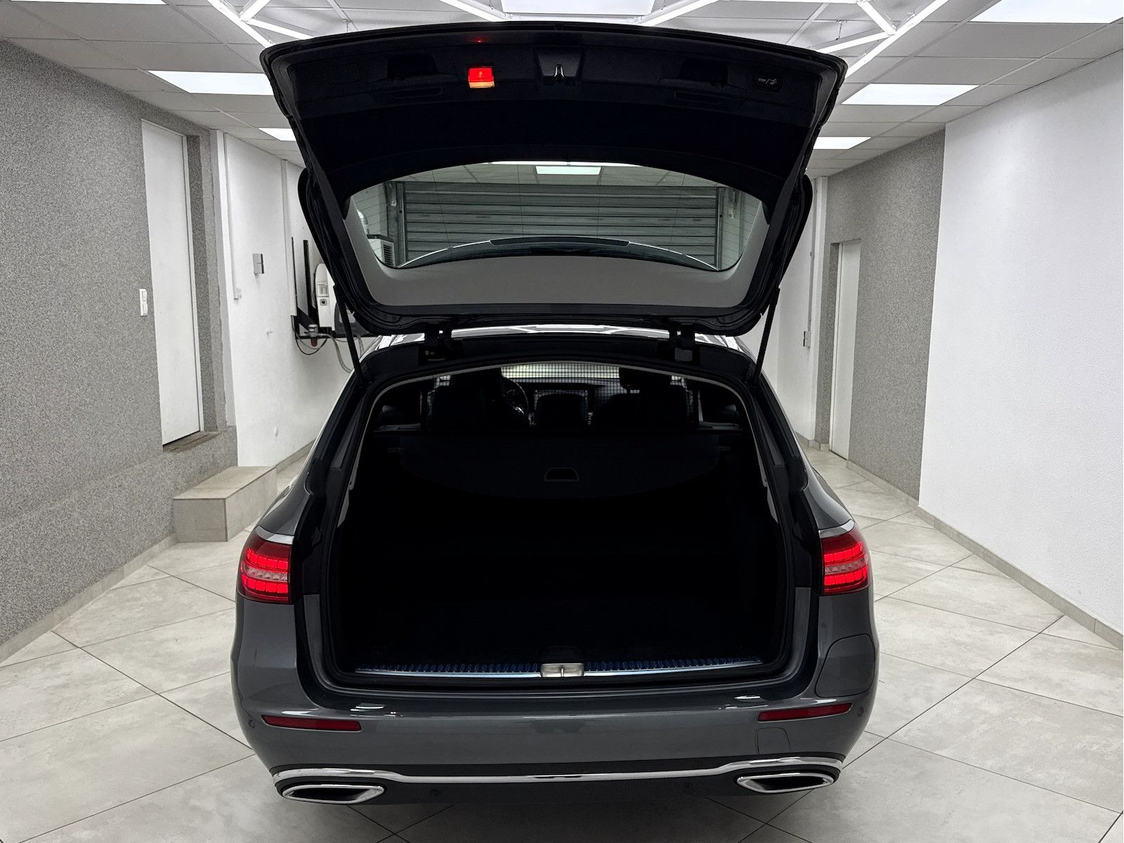 Mercedes-Benz E 300 de T Elegance DTR 2xSpur RCam elHeckk Ambi foto 19