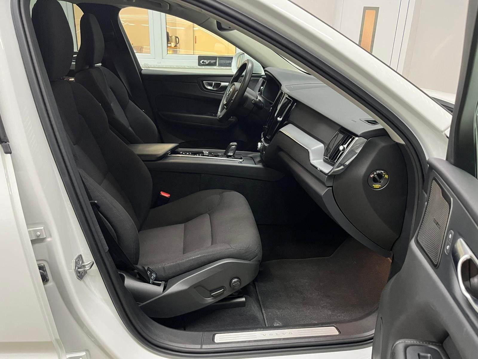 Volvo XC60 Momentum ProKamera/AHK/LED/Harman-Kardon foto 7