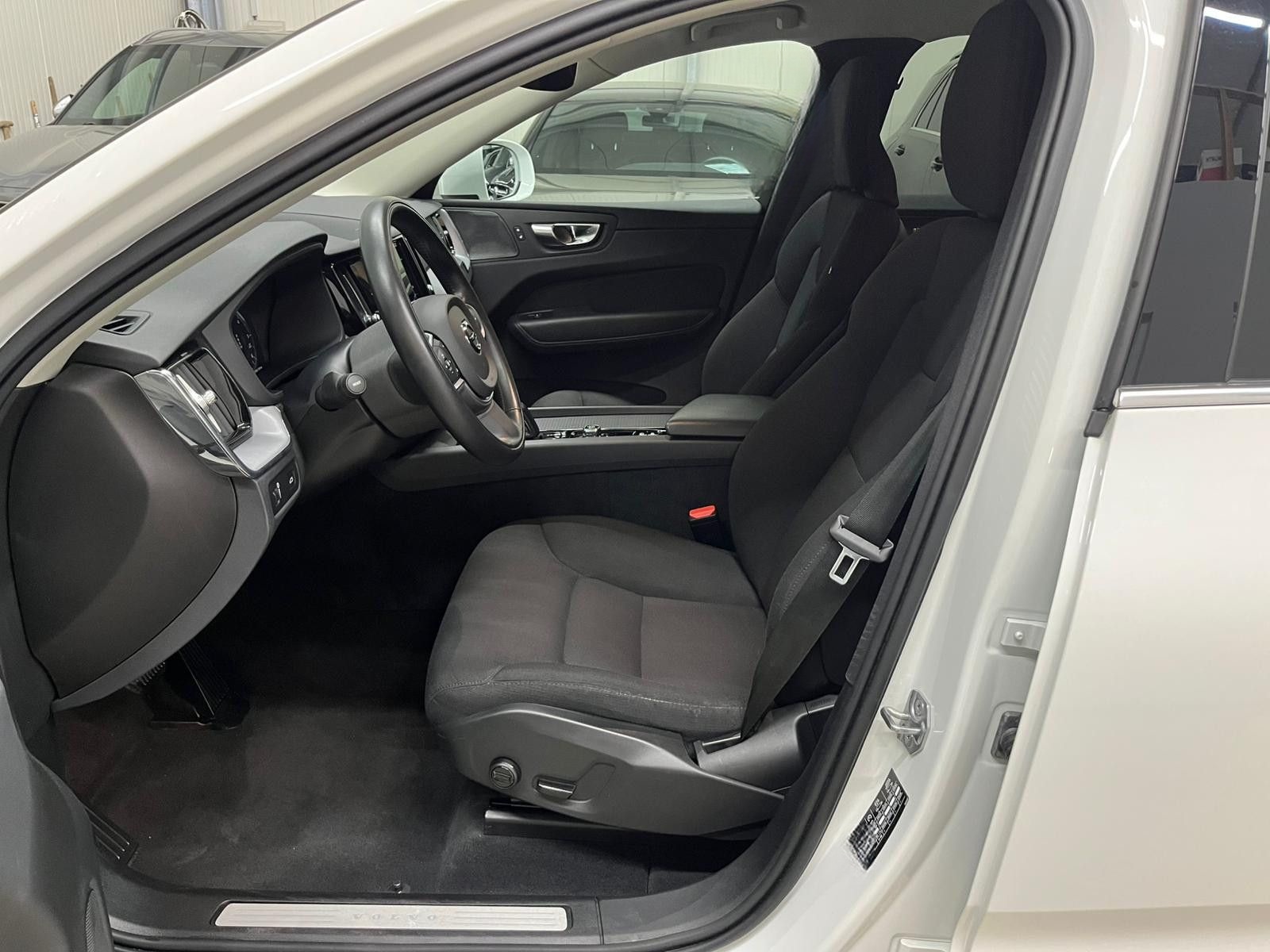 Volvo XC60 Momentum ProKamera/AHK/LED/Harman-Kardon foto 8