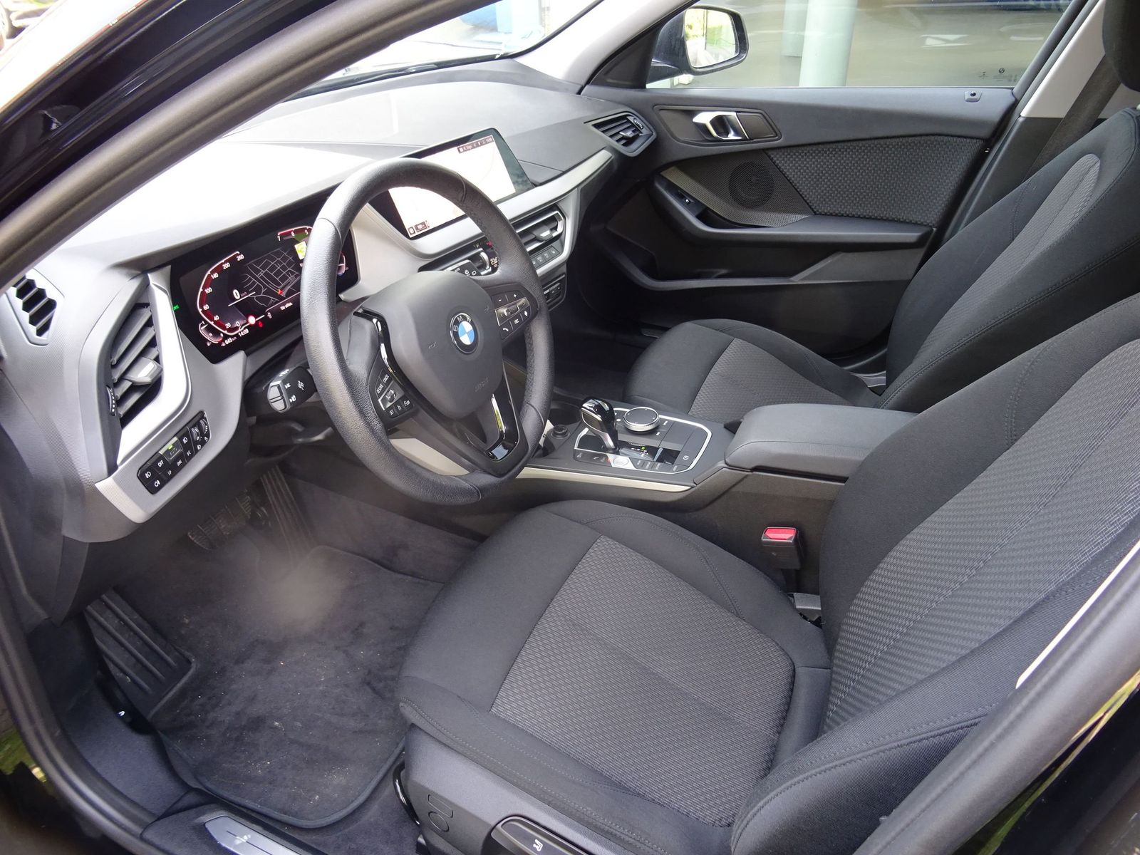 BMW 118i Lim. Advantage LED LivePro SH PDC CarPlay foto 6