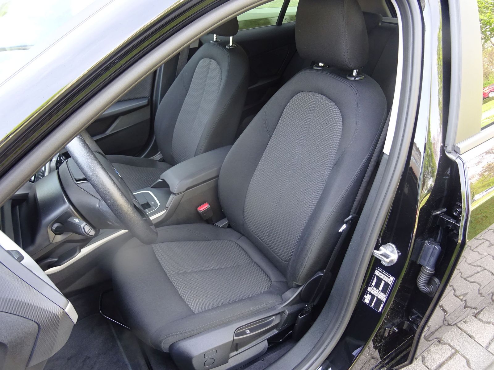 BMW 118i Lim. Advantage LED LivePro SH PDC CarPlay foto 7