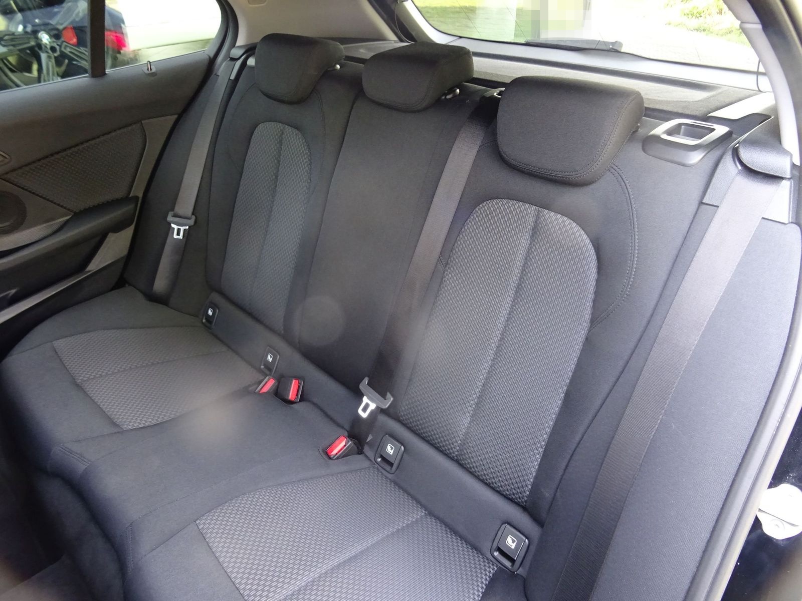 BMW 118i Lim. Advantage LED LivePro SH PDC CarPlay foto 8