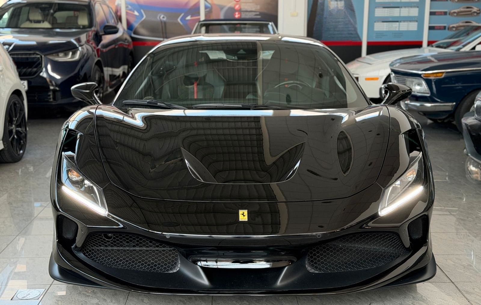 Ferrari F8 Tributo foto 2