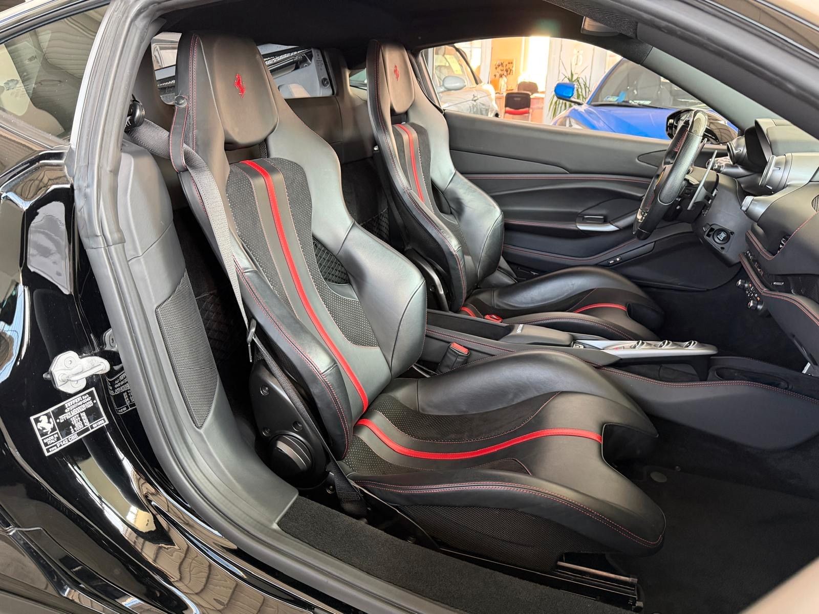 Ferrari F8 Tributo foto 11