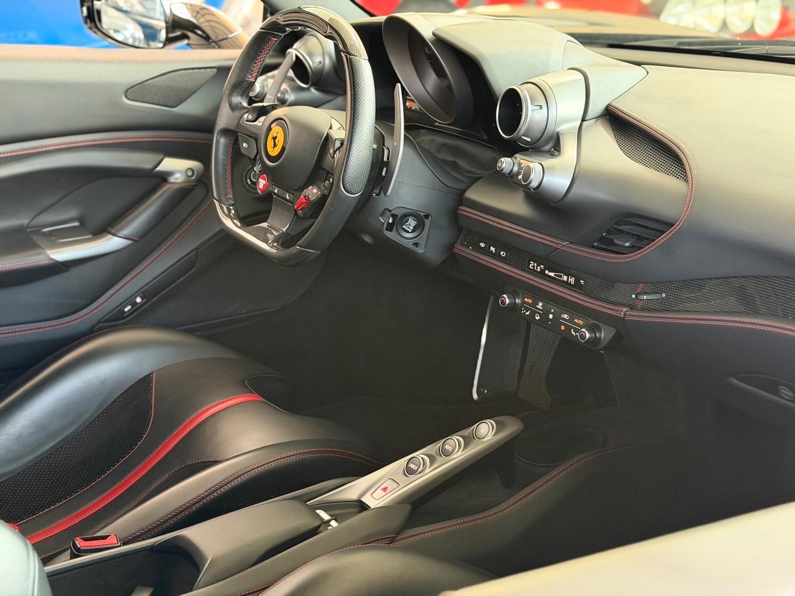 Ferrari F8 Tributo foto 16
