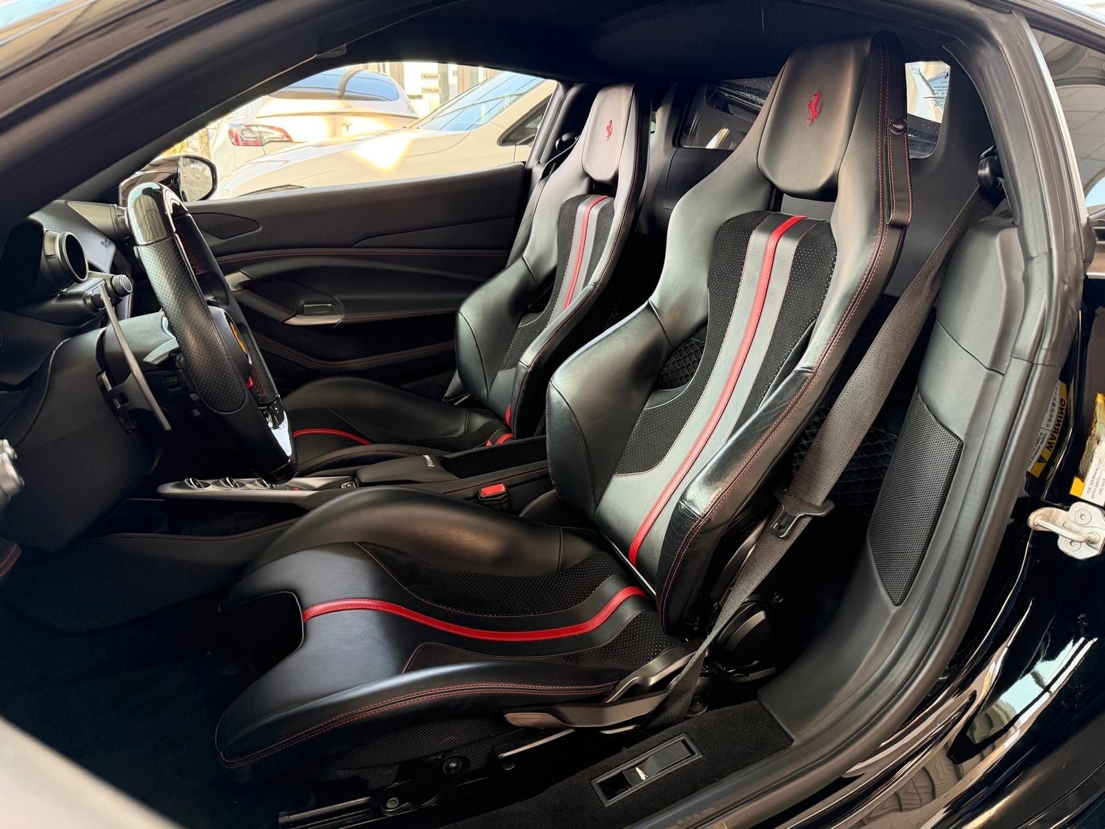 Ferrari F8 Tributo foto 22