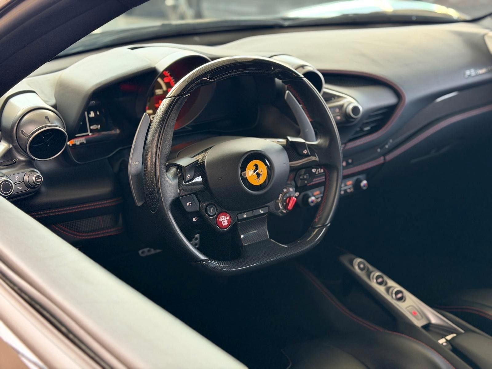 Ferrari F8 Tributo foto 6