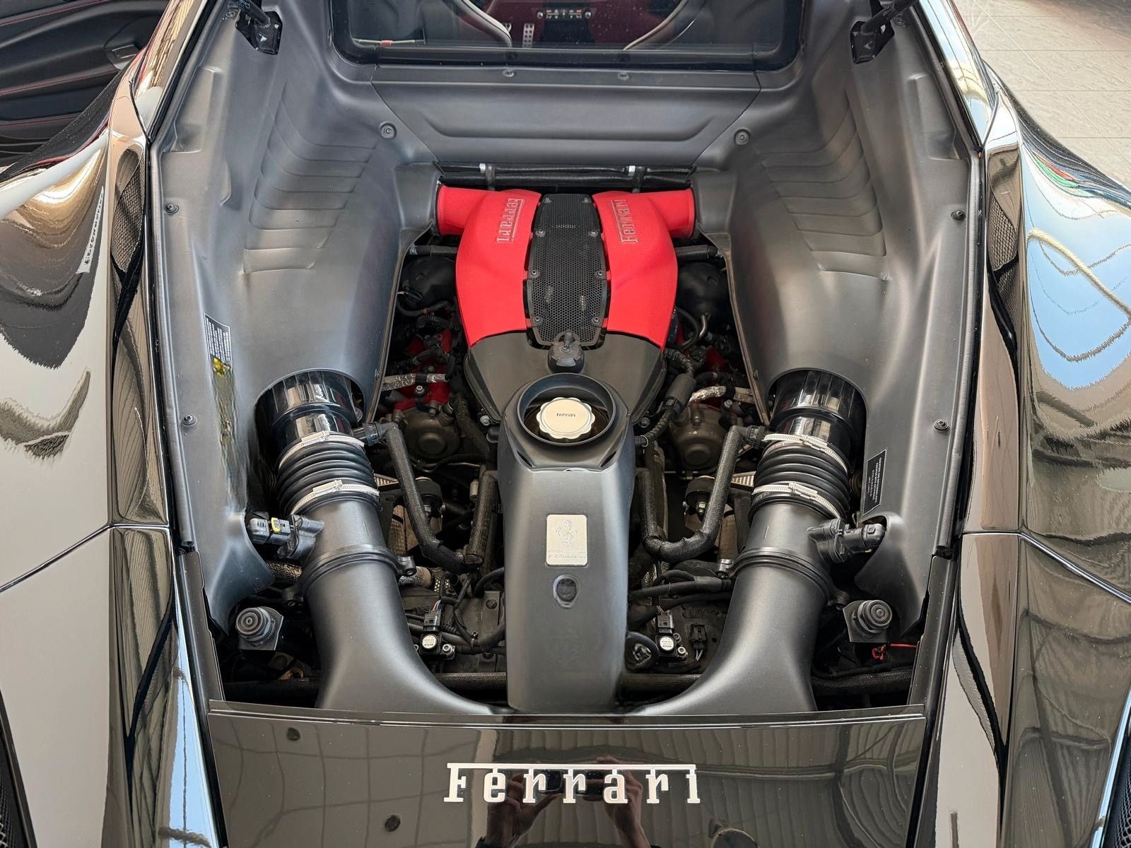 Ferrari F8 Tributo foto 8