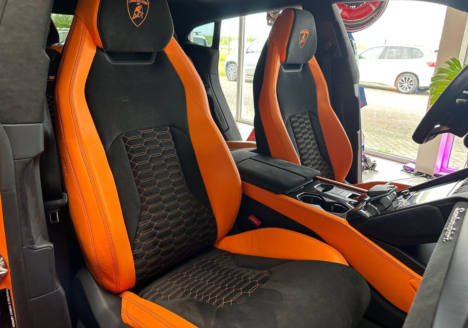 Lamborghini Urus Pearl Capsule Carbon B&O Massage 23 foto 18