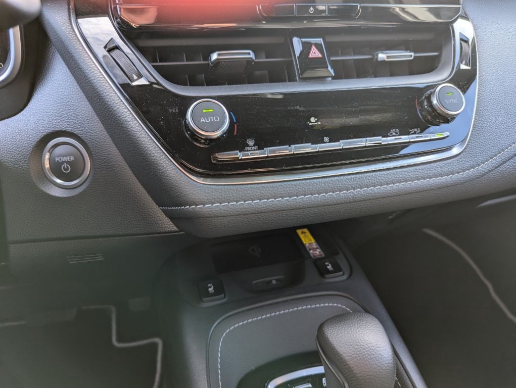 Toyota Corolla TS 1.8 Hybrid Team D*Navi+LED+Allwetter foto 15