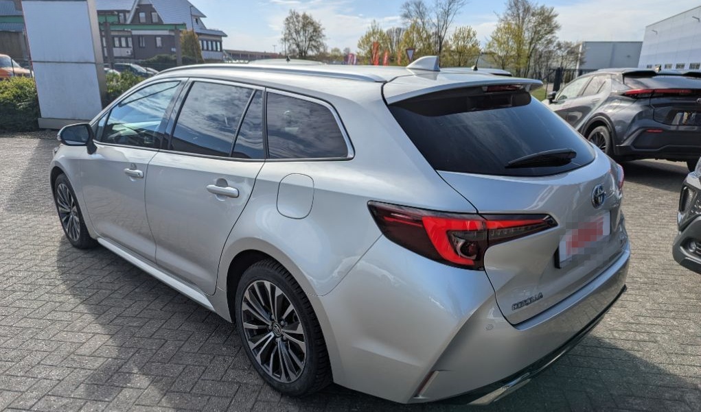 Toyota Corolla TS 1.8 Hybrid Team D*Navi+LED+Allwetter foto 5