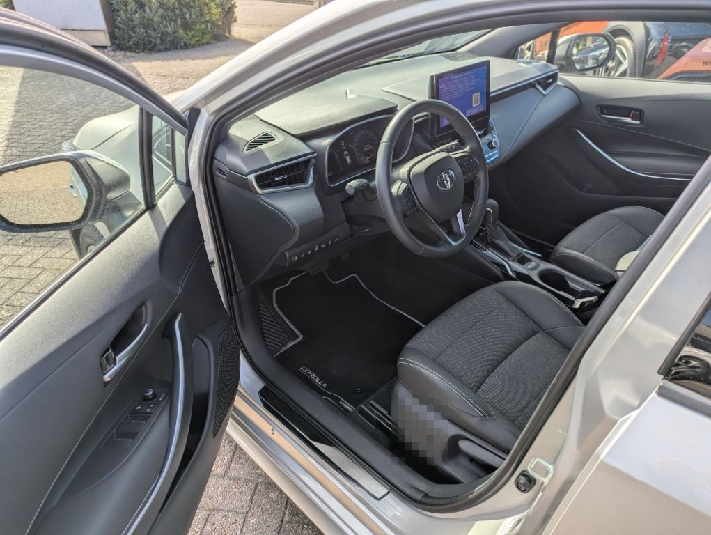 Toyota Corolla TS 1.8 Hybrid Team D*Navi+LED+Allwetter foto 7