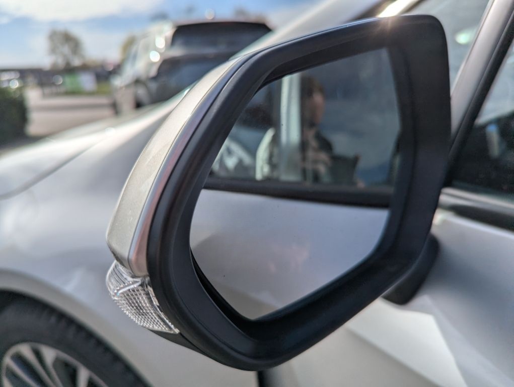 Toyota Corolla TS 1.8 Hybrid Team D*Navi+LED+Allwetter foto 9
