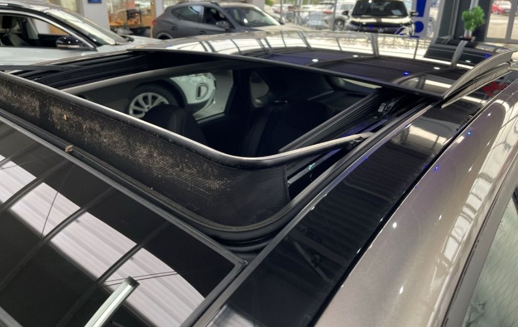 Hyundai i30 Mild-Hybrid 1.5 T-GDI Edition 30+ NAVI PANO  foto 18