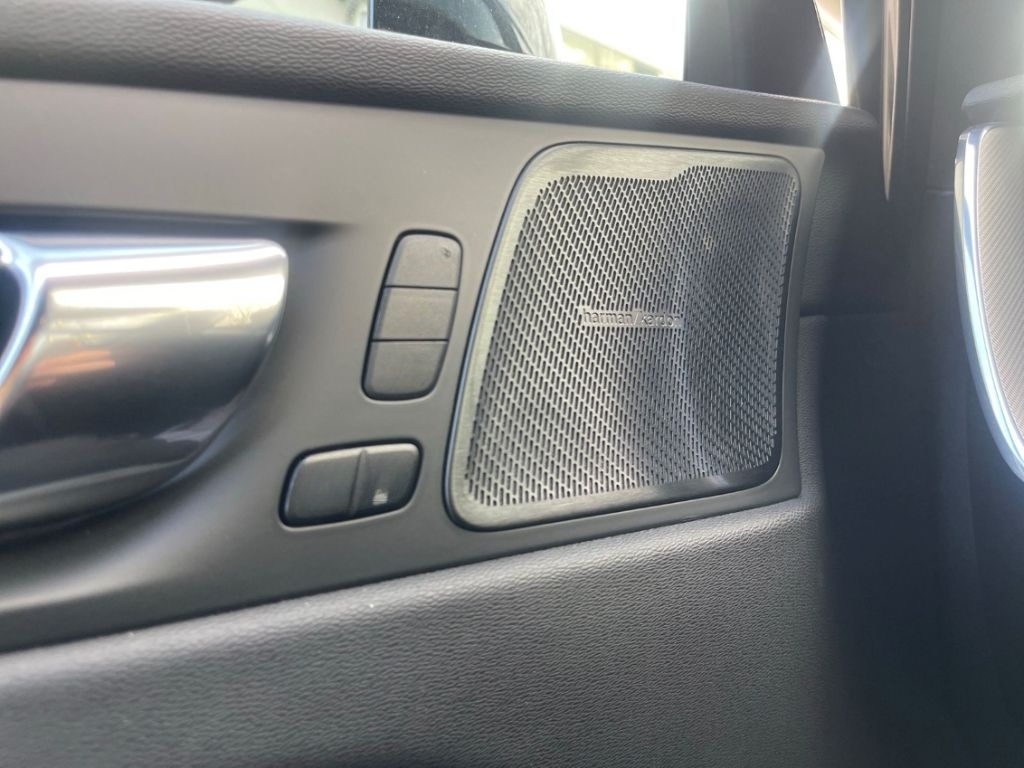 Volvo XC60 R Design B5 (Diesel) AWD R-Design H&K AHK L foto 16