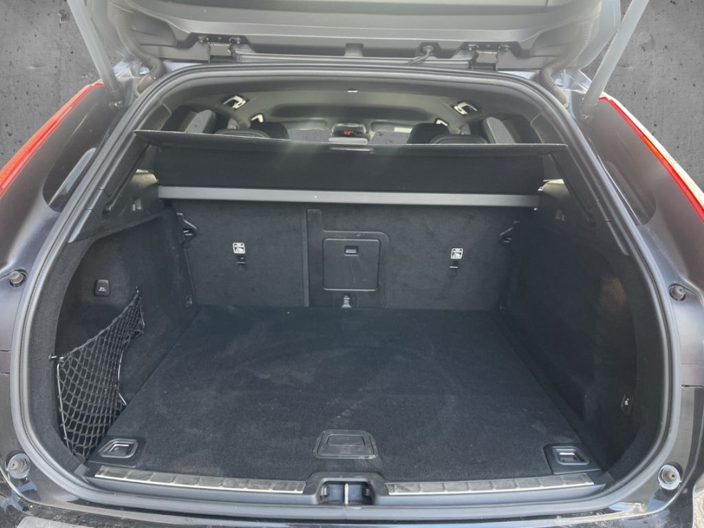 Volvo XC60 R Design B5 (Diesel) AWD R-Design H&K AHK L foto 10