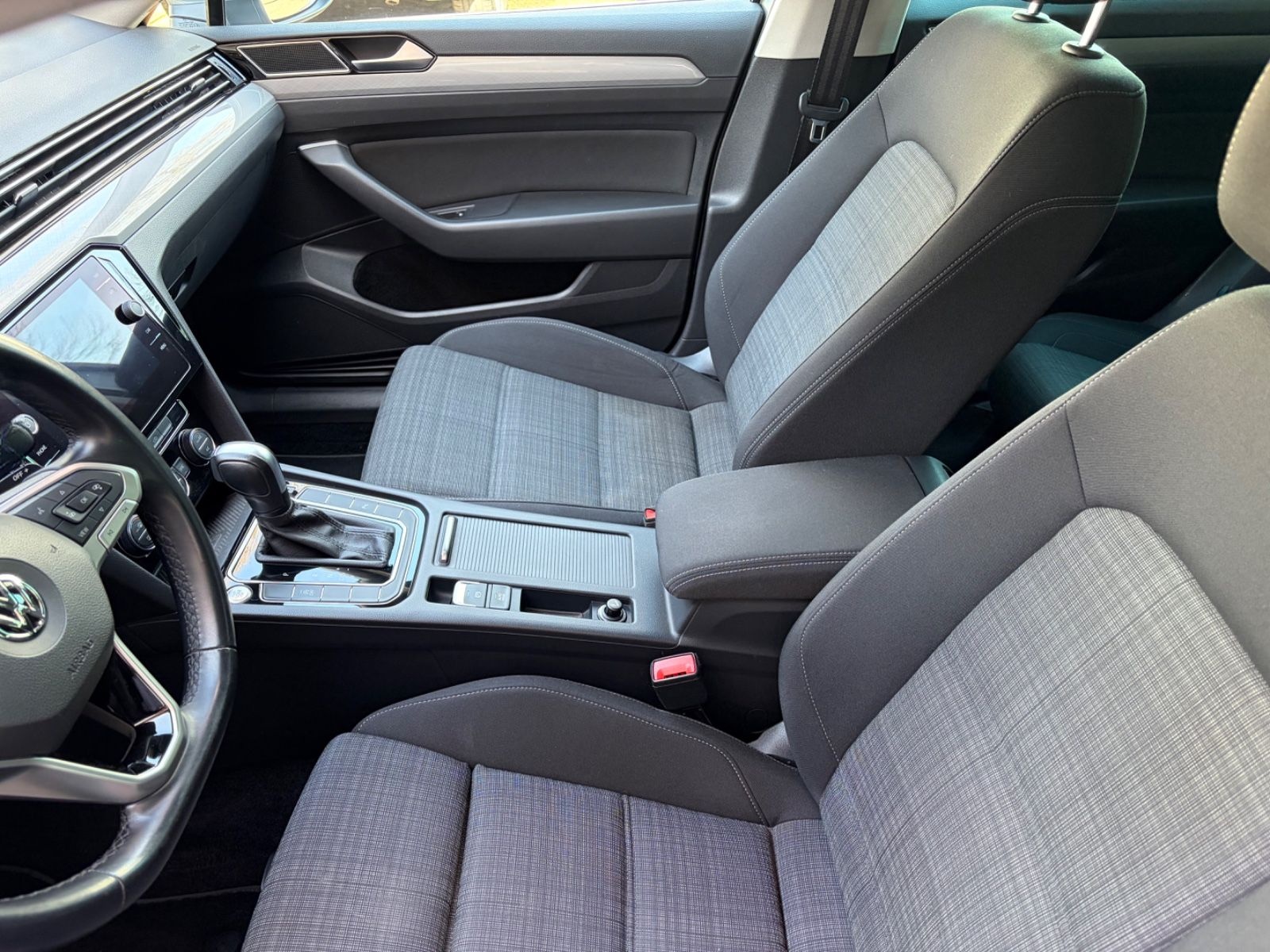 Volkswagen Passat Variant 1.5 DSG+AHK+Navi+CarPlay+LM+WR foto 12