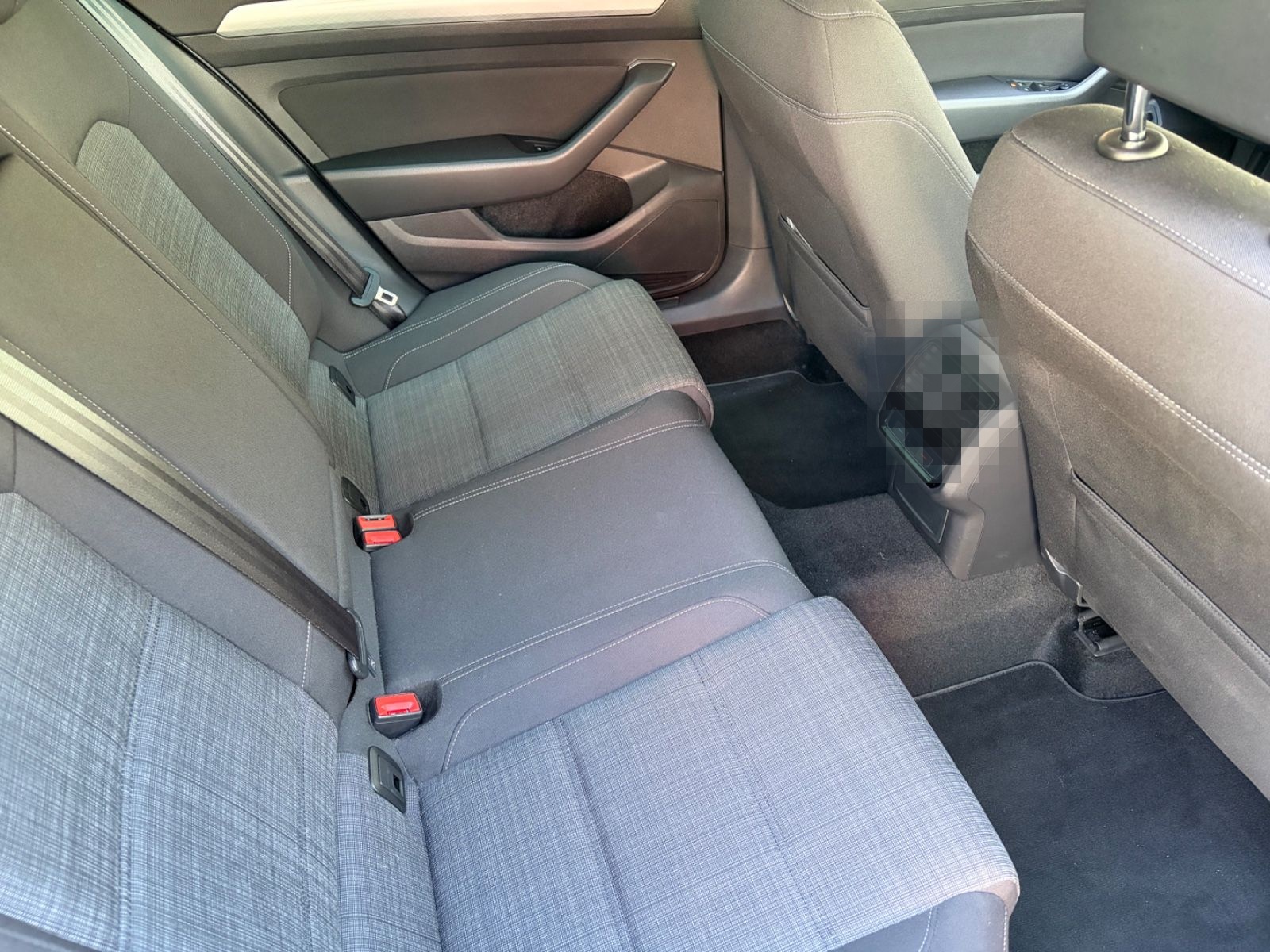 Volkswagen Passat Variant 1.5 DSG+AHK+Navi+CarPlay+LM+WR foto 13