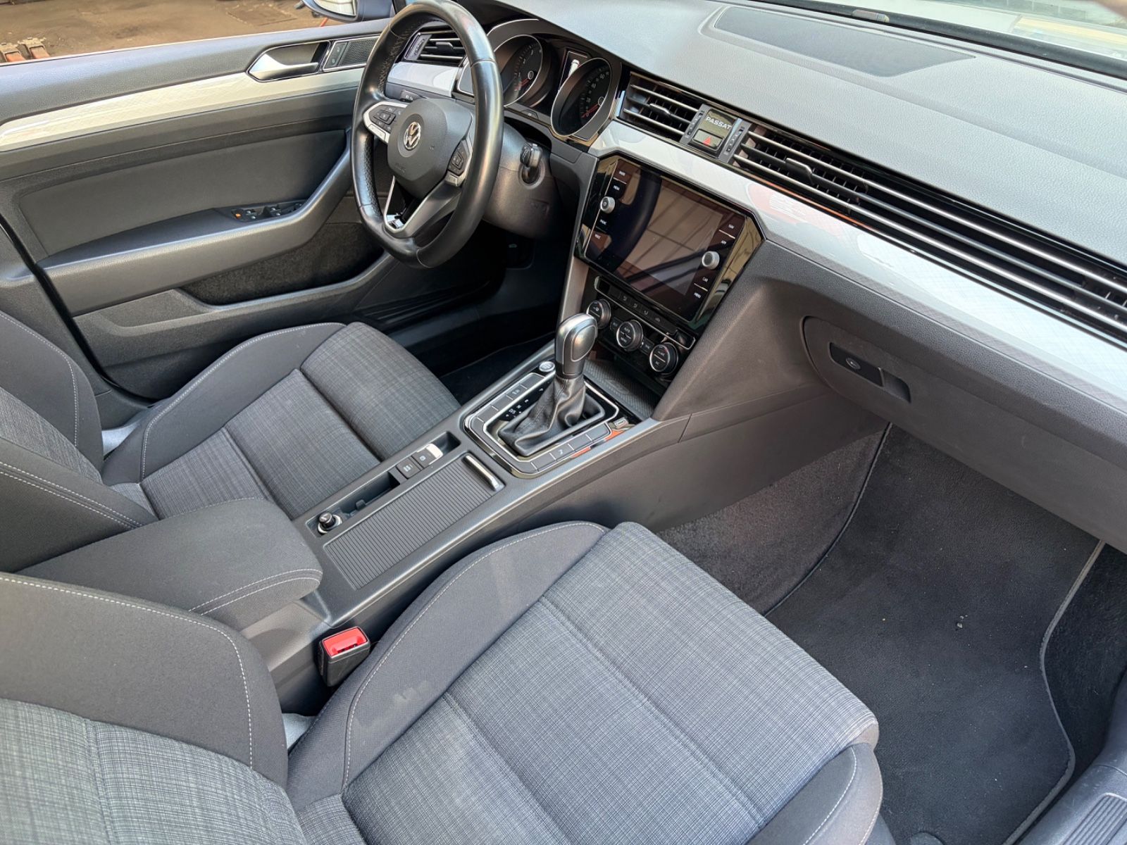 Volkswagen Passat Variant 1.5 DSG+AHK+Navi+CarPlay+LM+WR foto 14