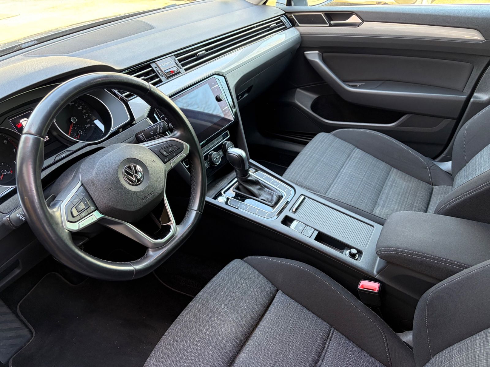 Volkswagen Passat Variant 1.5 DSG+AHK+Navi+CarPlay+LM+WR foto 10