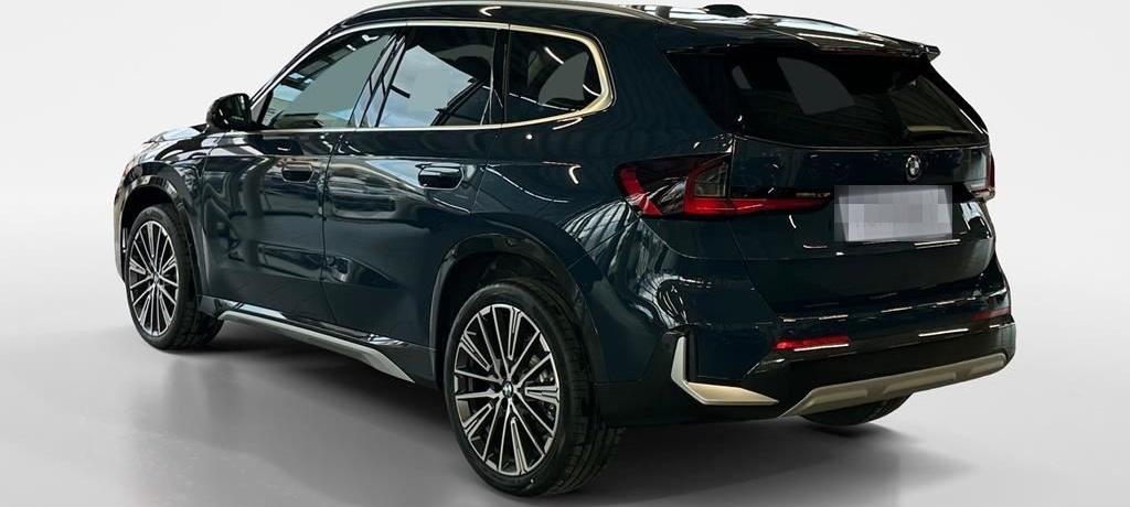 BMW X1 xDrive23i Premiumpaket PANO KAM LED AHK foto 4