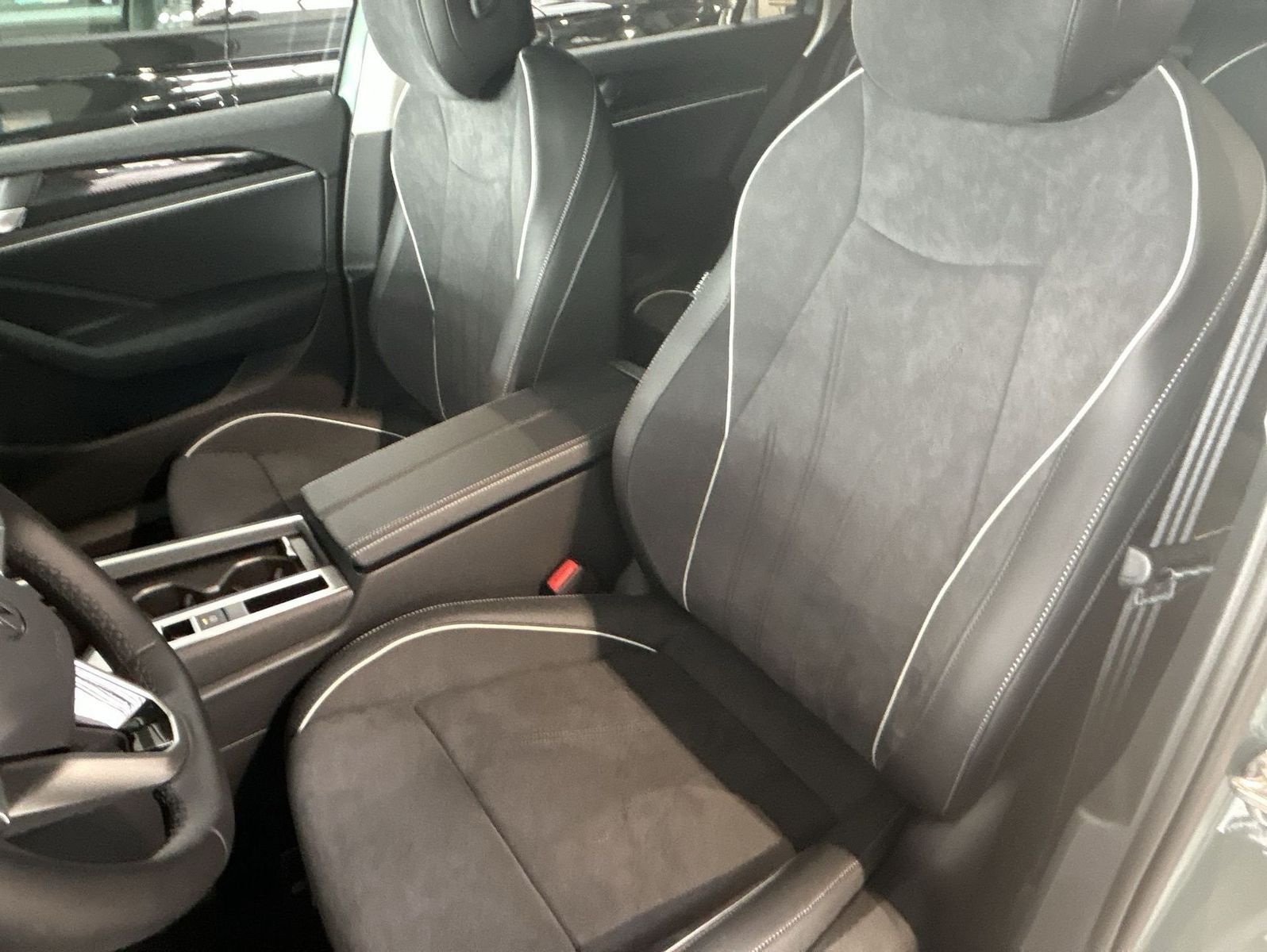 Volkswagen Passat 1.5 eHybrid DSG OPF Business Premium DCCP foto 17