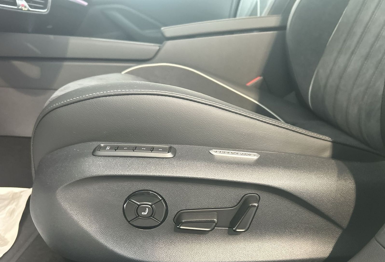 Volkswagen Passat 1.5 eHybrid DSG OPF Business Premium DCCP foto 18