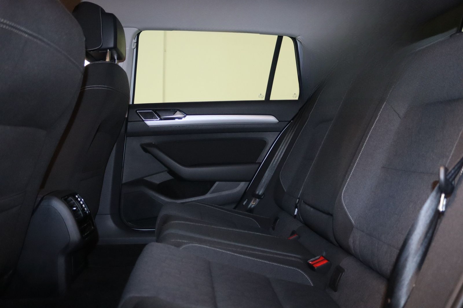 Volkswagen Passat Var. 1.5 Business-Virt.-NAV-360°-AHK-LED- foto 11