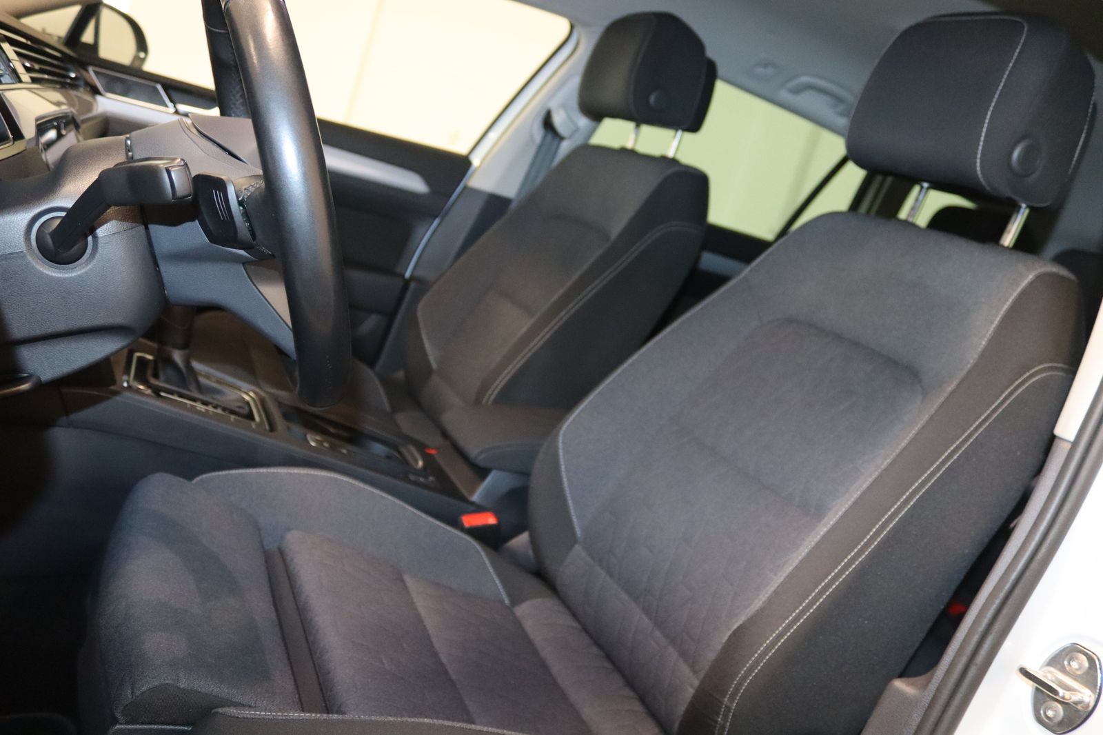 Volkswagen Passat Var. 1.5 Business-Virt.-NAV-360°-AHK-LED- foto 8