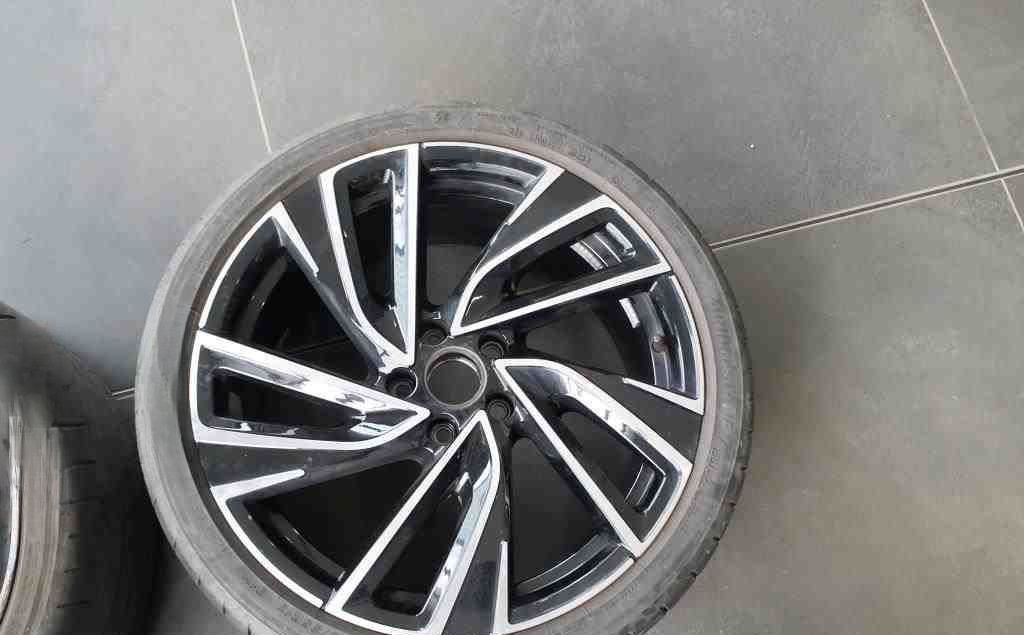 Volkswagen Golf VIII 2.0 TSI DSG GTI Clubsport AKRA NAVI foto 8