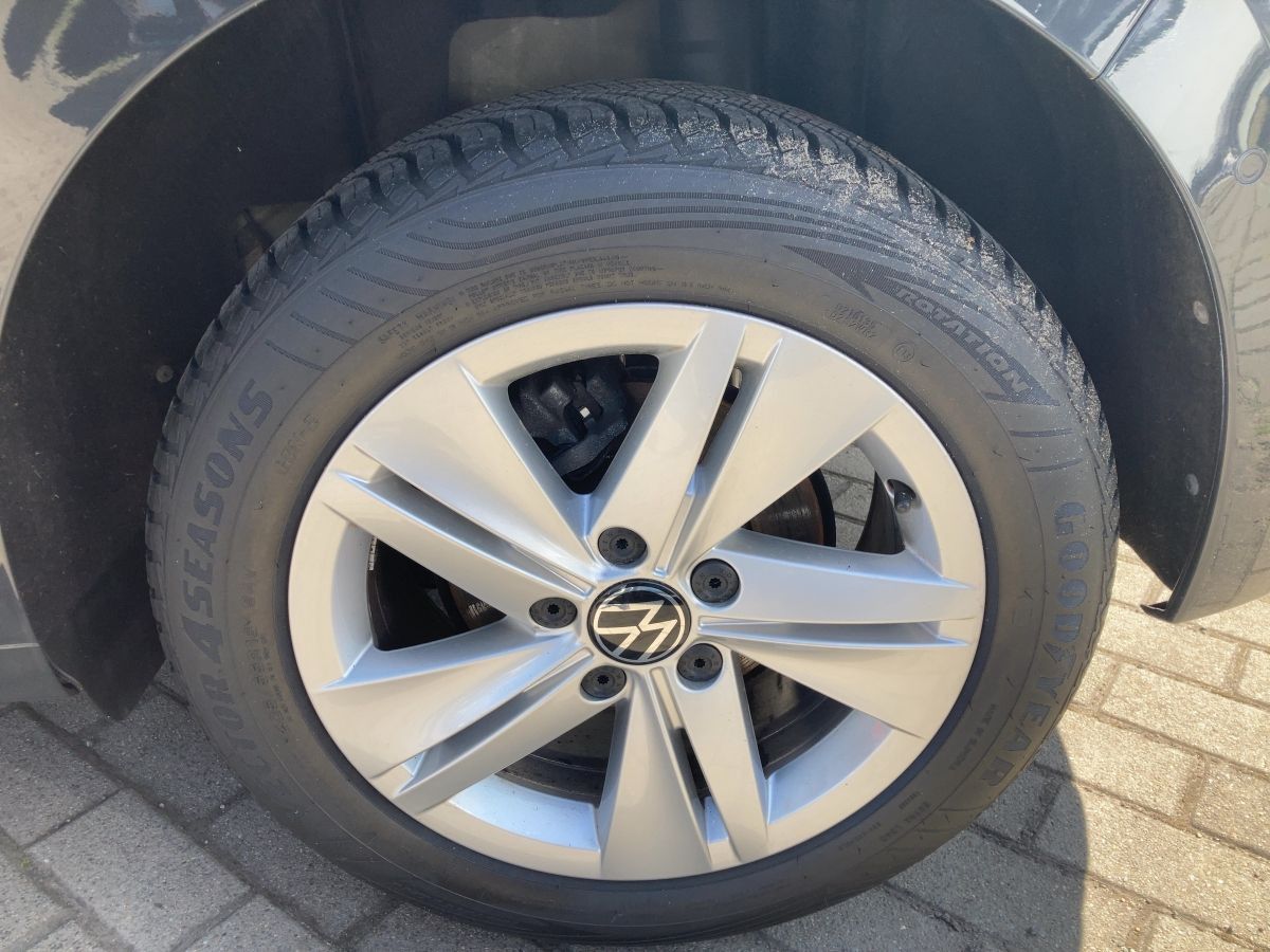 Volkswagen Golf VIII 1.5 TSI Life LED Navi ACC AZV Connect foto 12