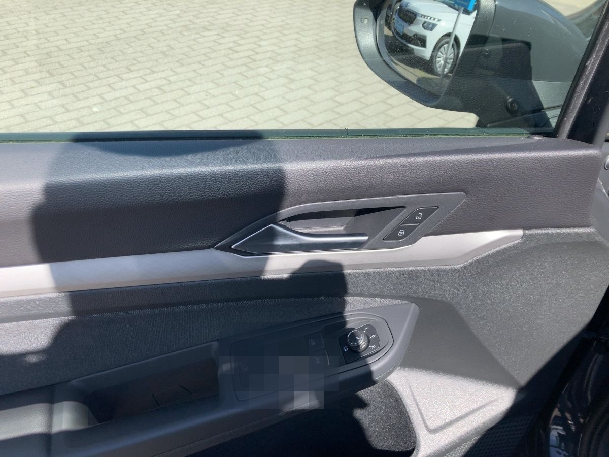 Volkswagen Golf VIII 1.5 TSI Life LED Navi ACC AZV Connect foto 13