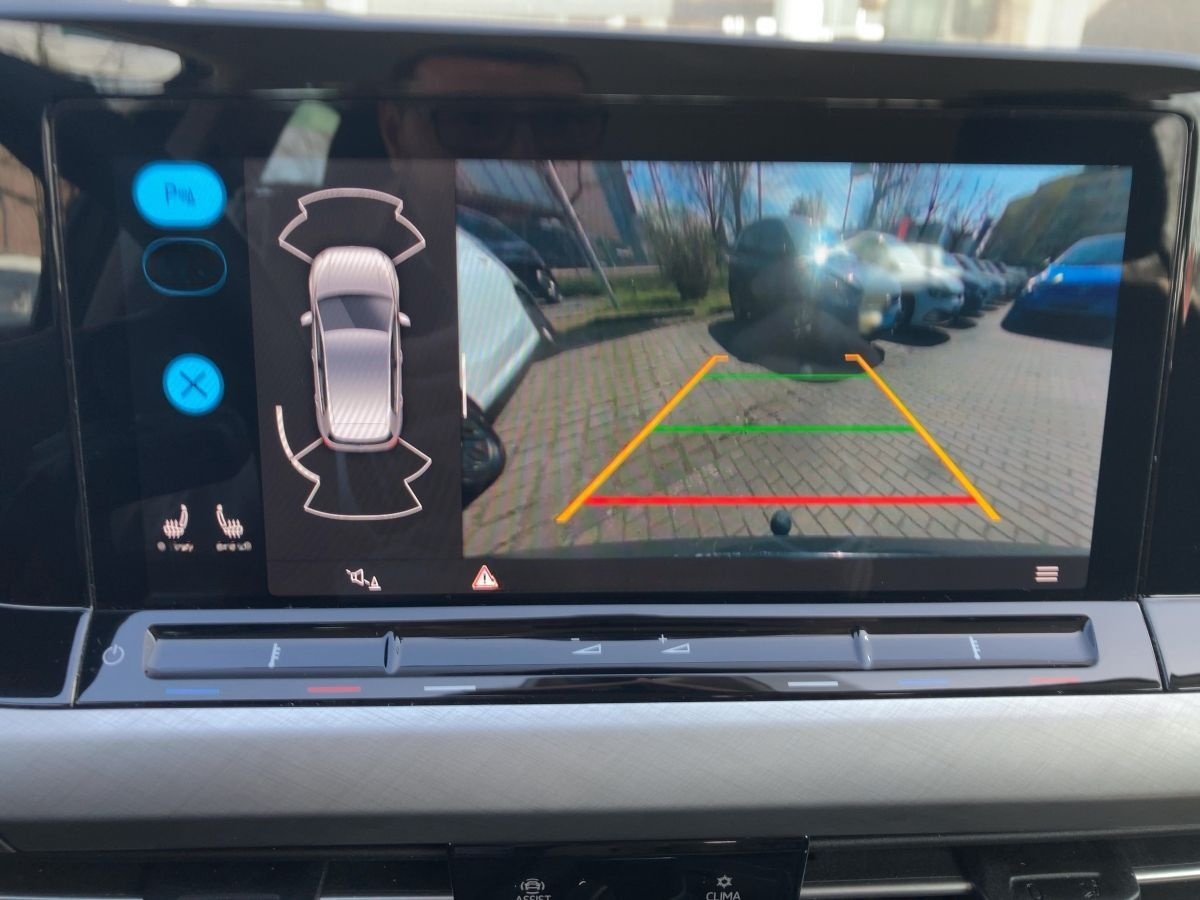 Volkswagen Golf VIII 1.5 TSI Life LED Navi ACC AZV Connect foto 15