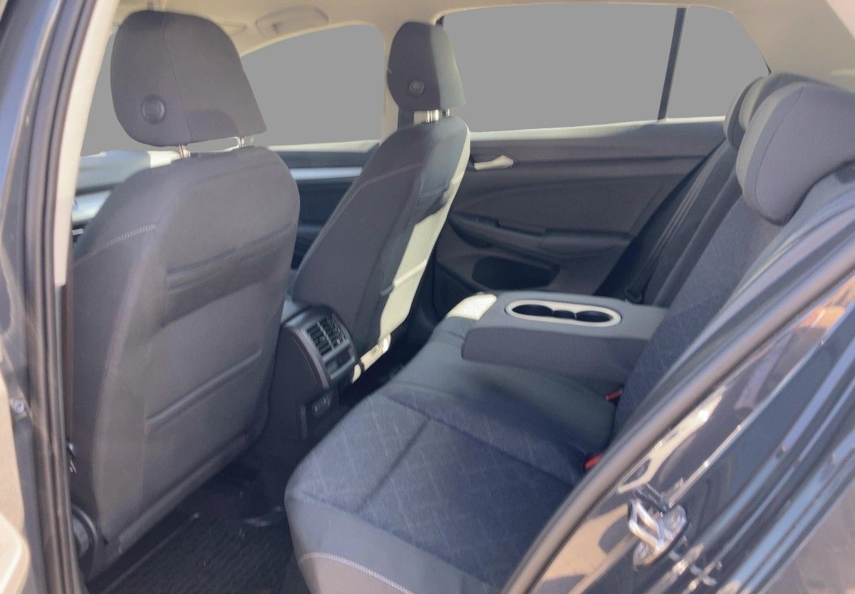 Volkswagen Golf VIII 1.5 TSI Life LED Navi ACC AZV Connect foto 8