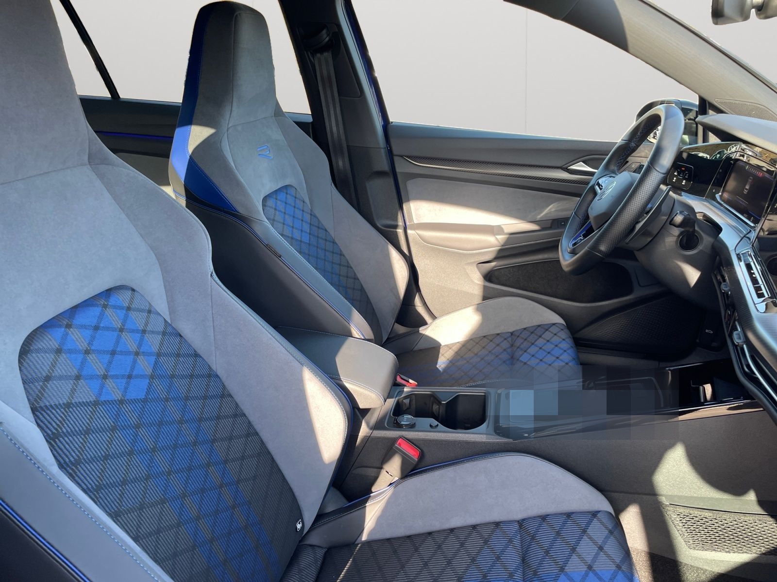 Volkswagen Golf 8 VIII 2.0 TSI DSG 4Motion R Performance 20 foto 15