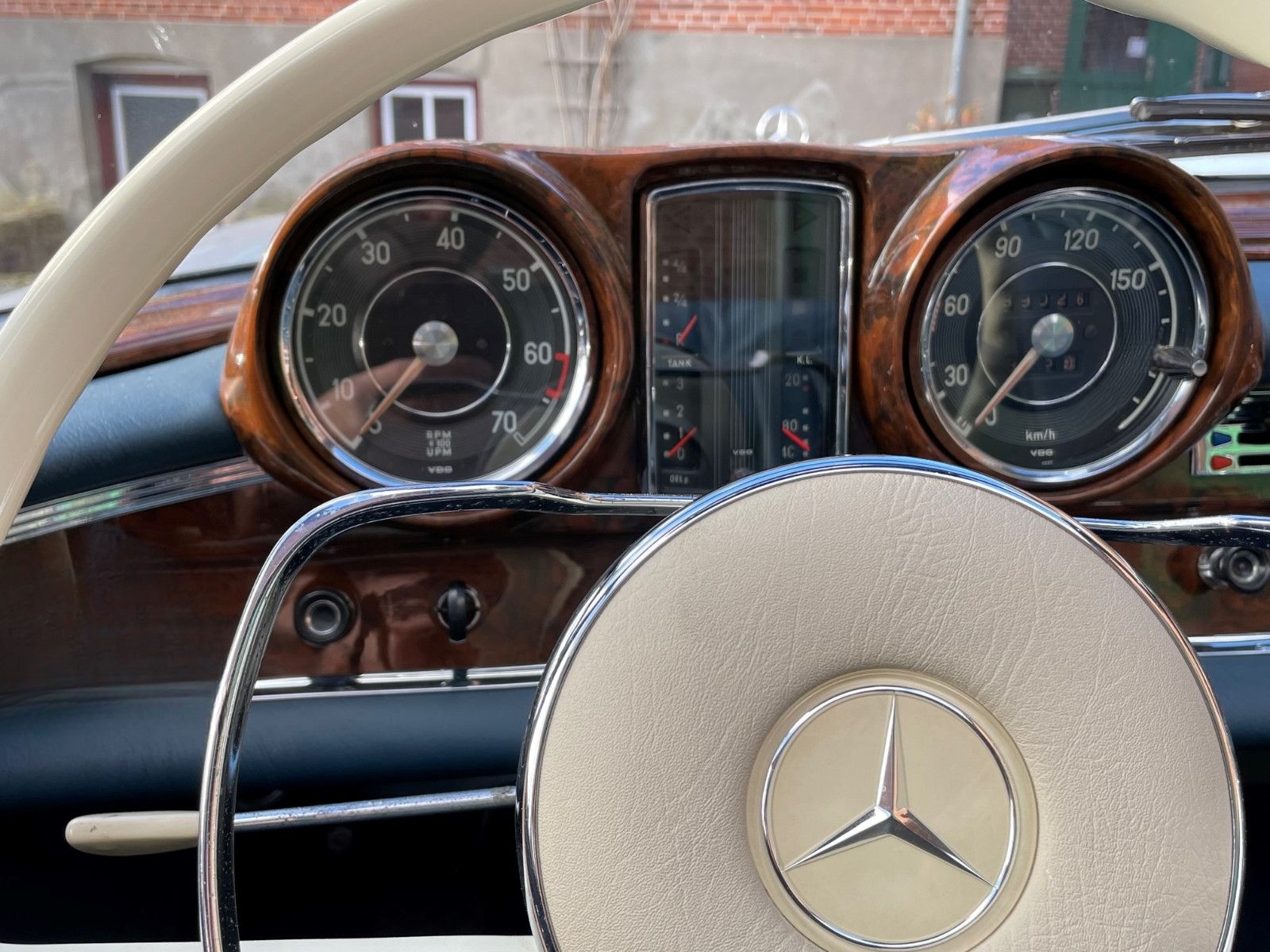 Mercedes-Benz 220 foto 12