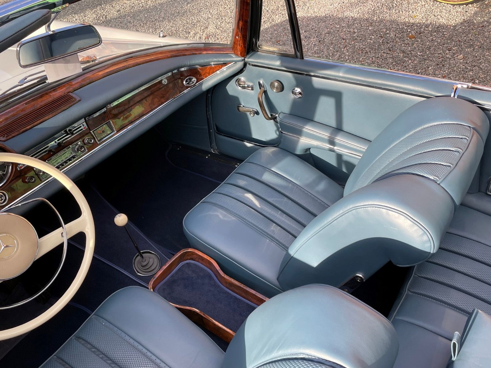 Mercedes-Benz 220 foto 13