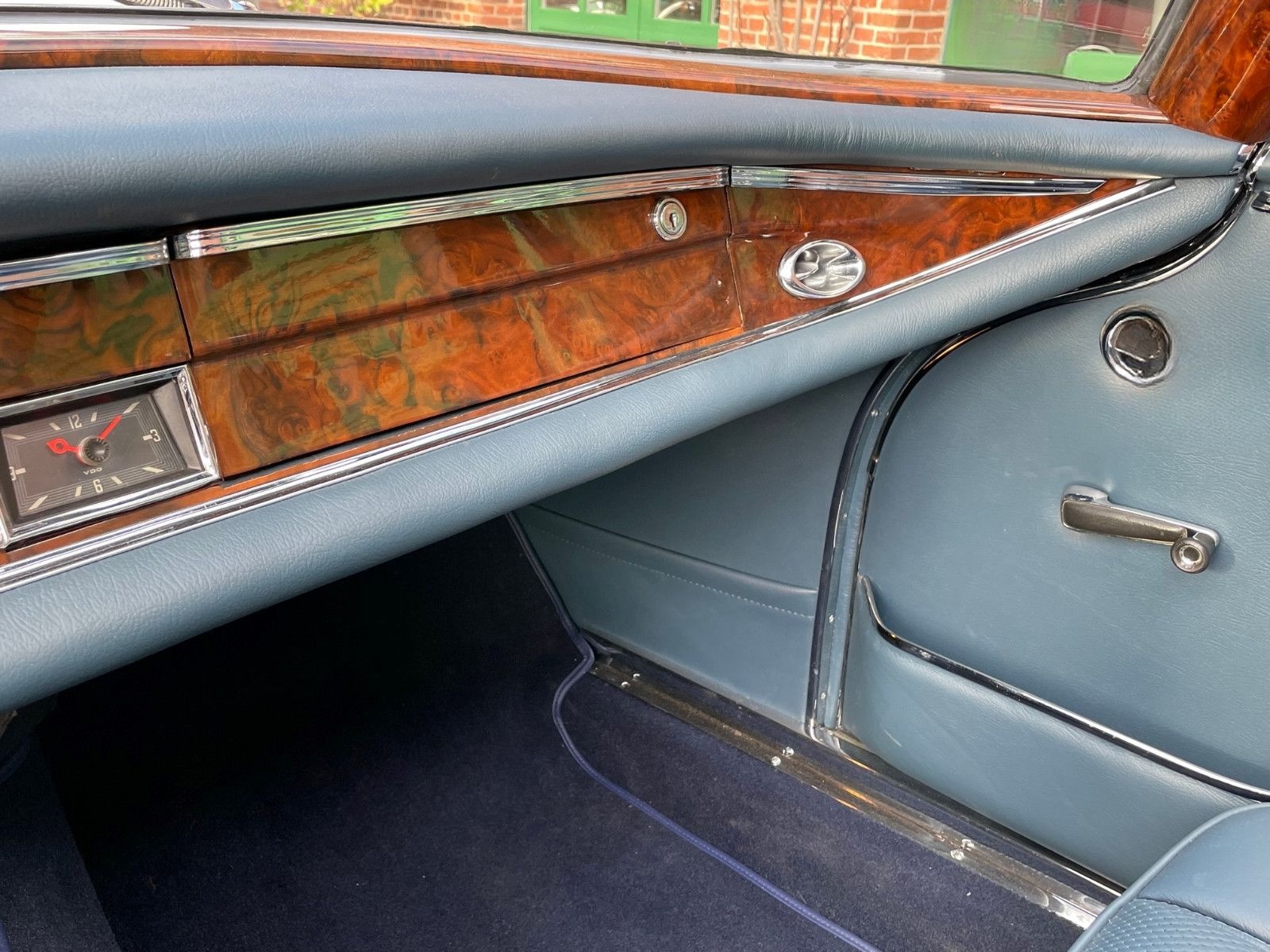 Mercedes-Benz 220 foto 17