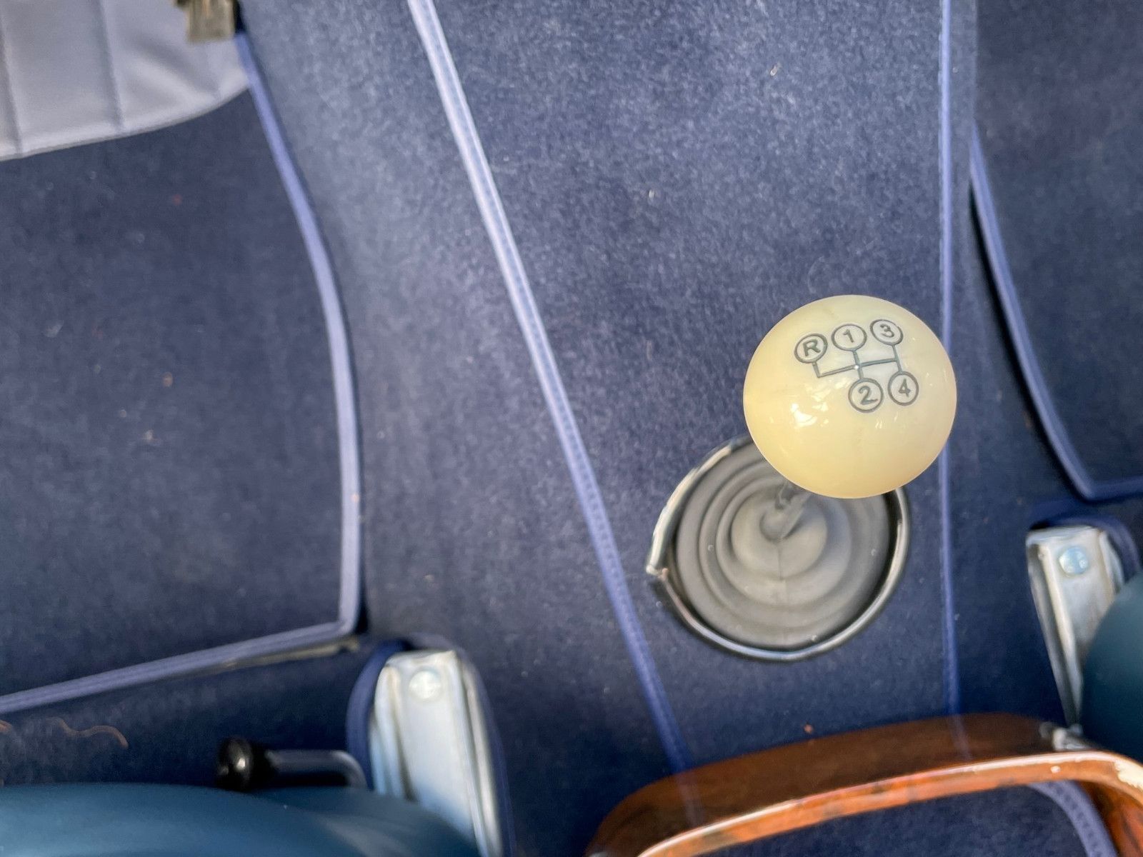 Mercedes-Benz 220 foto 18