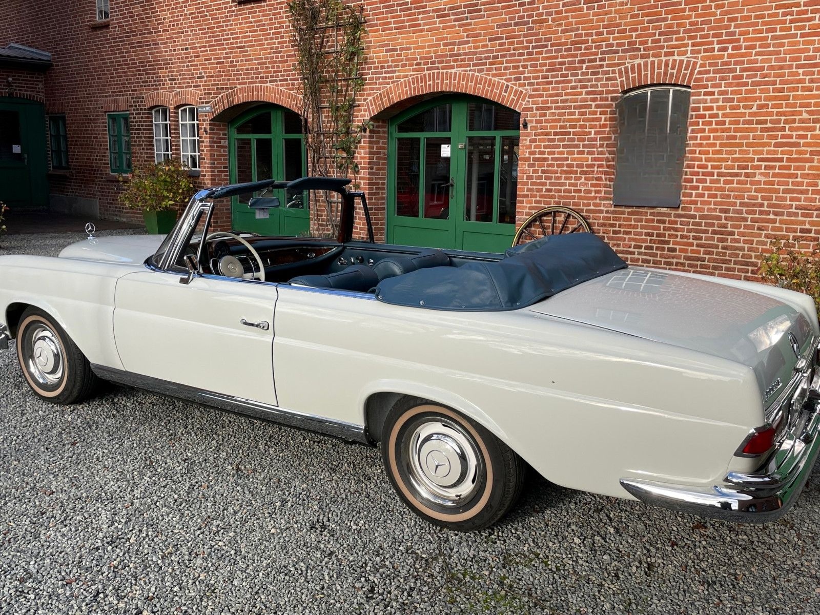 Mercedes-Benz 220 foto 3