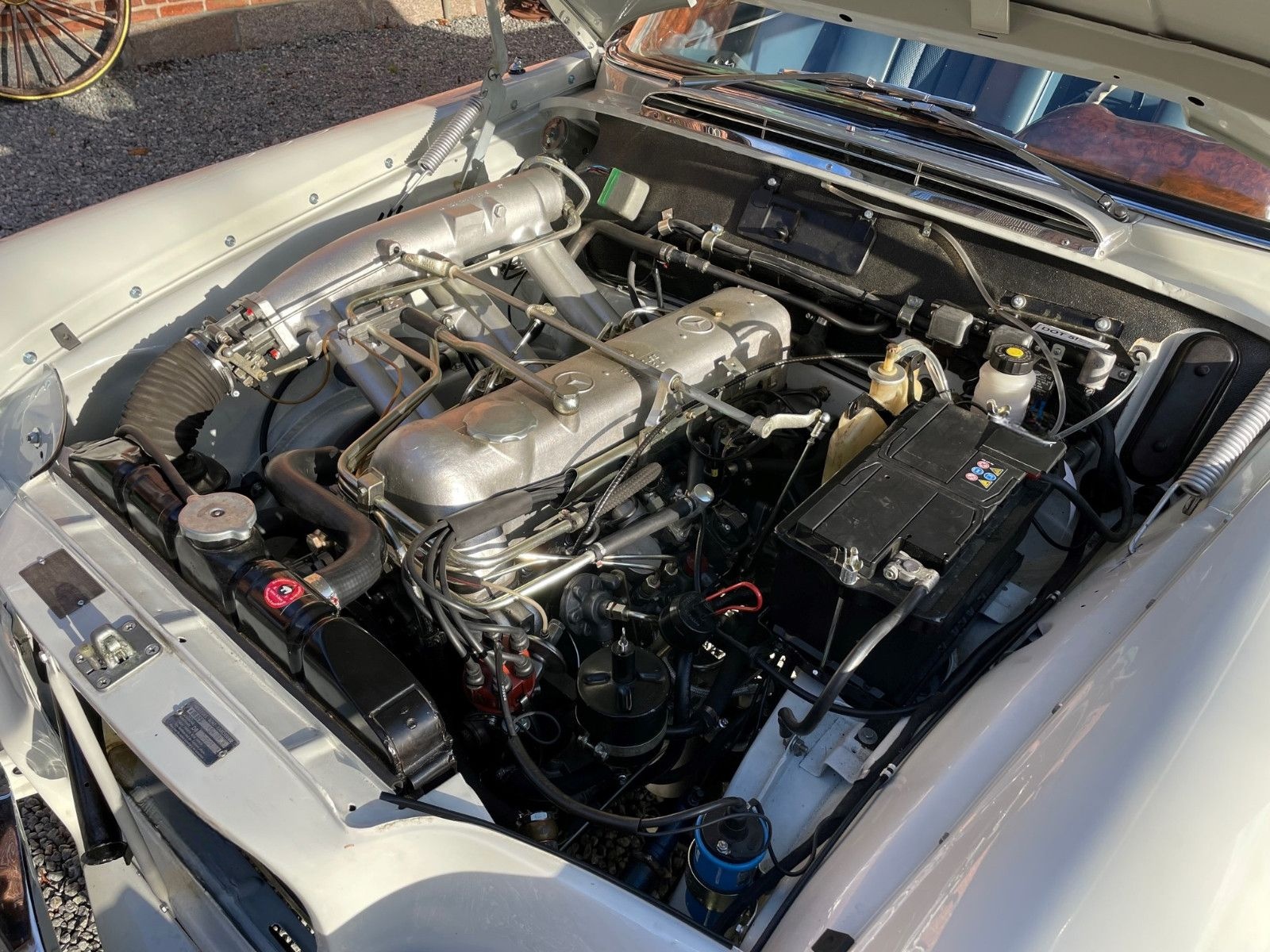 Mercedes-Benz 220 foto 22