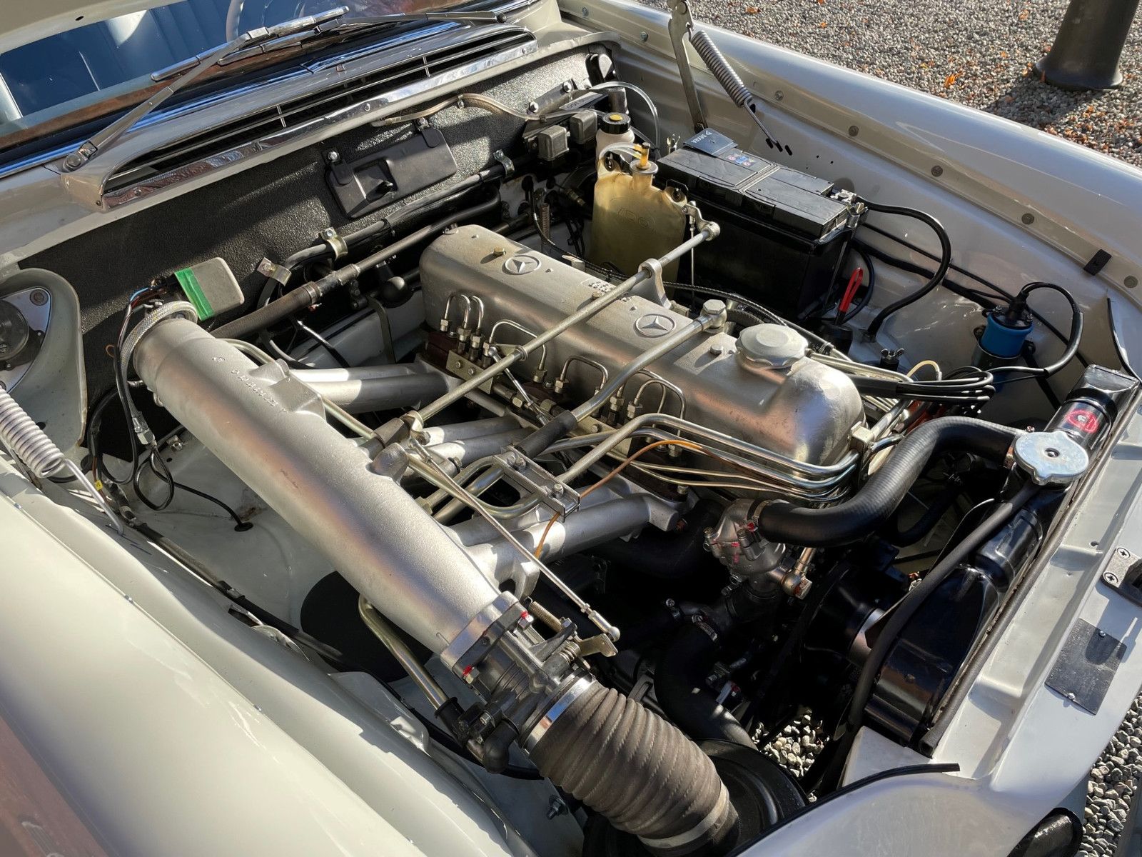 Mercedes-Benz 220 foto 23