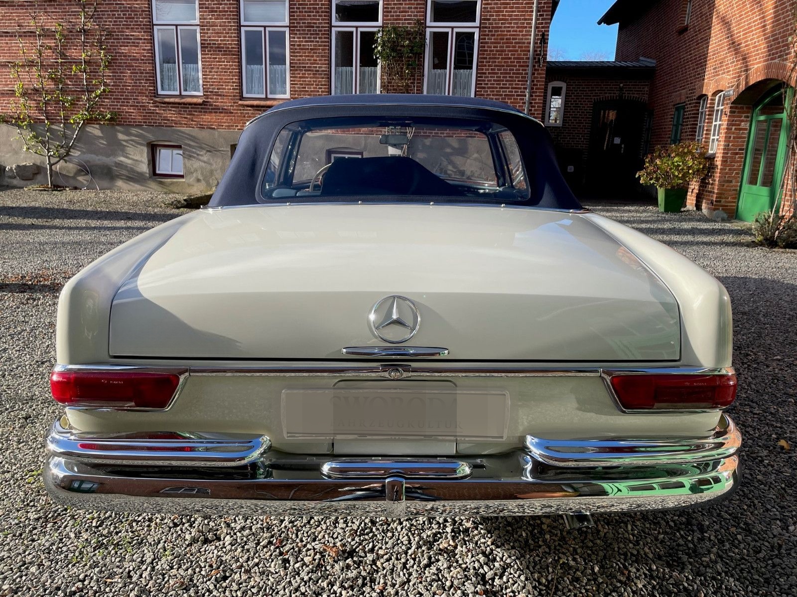 Mercedes-Benz 220 foto 6